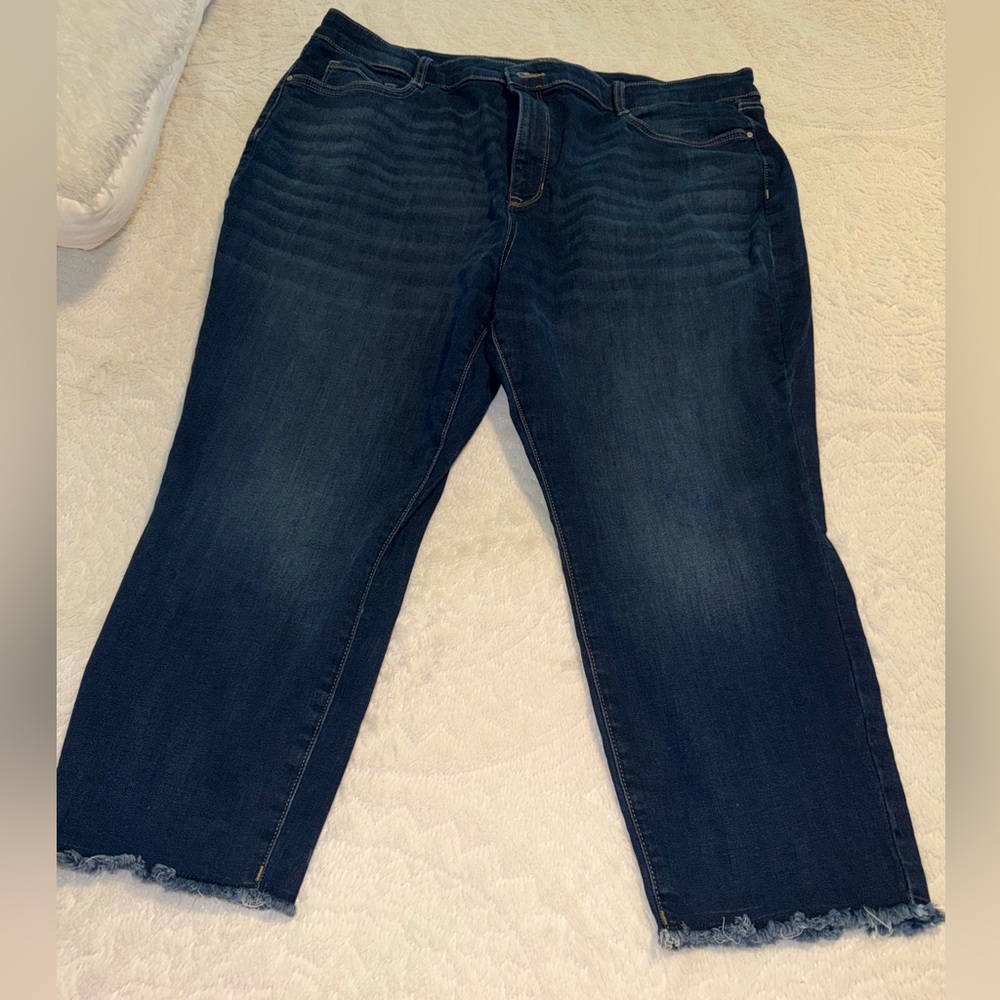 20WS Nine West Dark Blue Cropped Frayed-Hem Jeans. MUST BE BUNDLED
